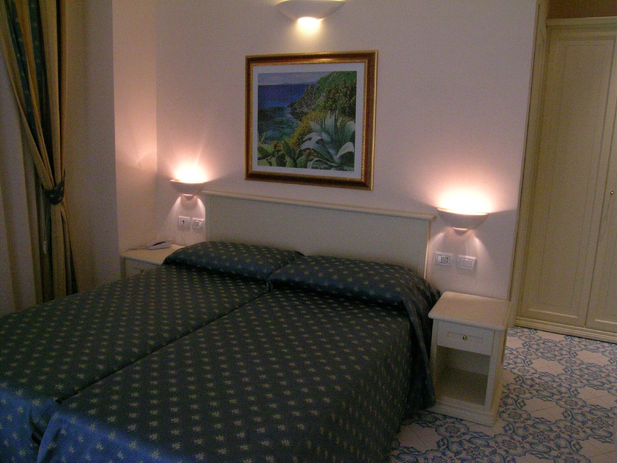 Hotel Alexander Palme เคียนเชียโนแตร์เม ภายนอก รูปภาพ